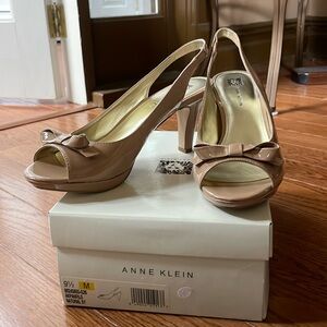 ANNE KLEIN nude heels